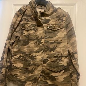 🚨PRICE DROP🚨Super cute army fatigue jacket!